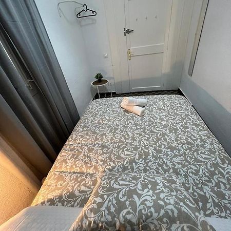 A & M Barcelona Hostal Exterior photo