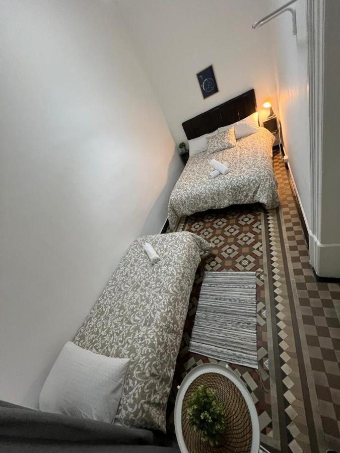 A & M Barcelona Hostal Exterior photo